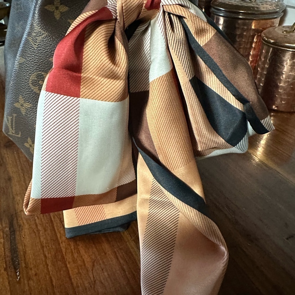 Beautiful scarf. Multi purpose - Picture 3 of 5